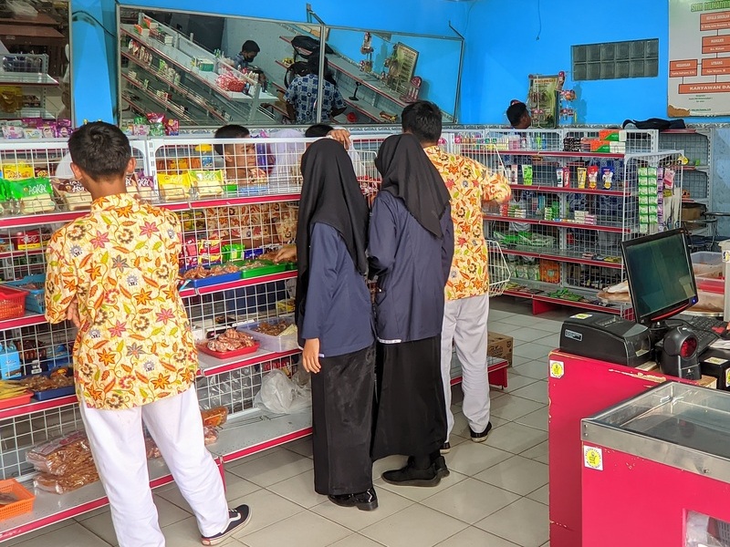 Keuangan & Lembaga